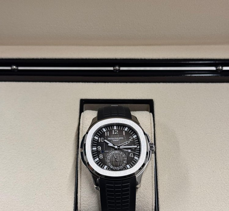 Patek Philippe Aquanaut Travel Time 2021 Full Set 5164a-001