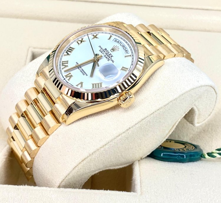 Rolex Day-date 36 36mm White Roman Dial Unworn Full Set 2023 Full Stickers 128238