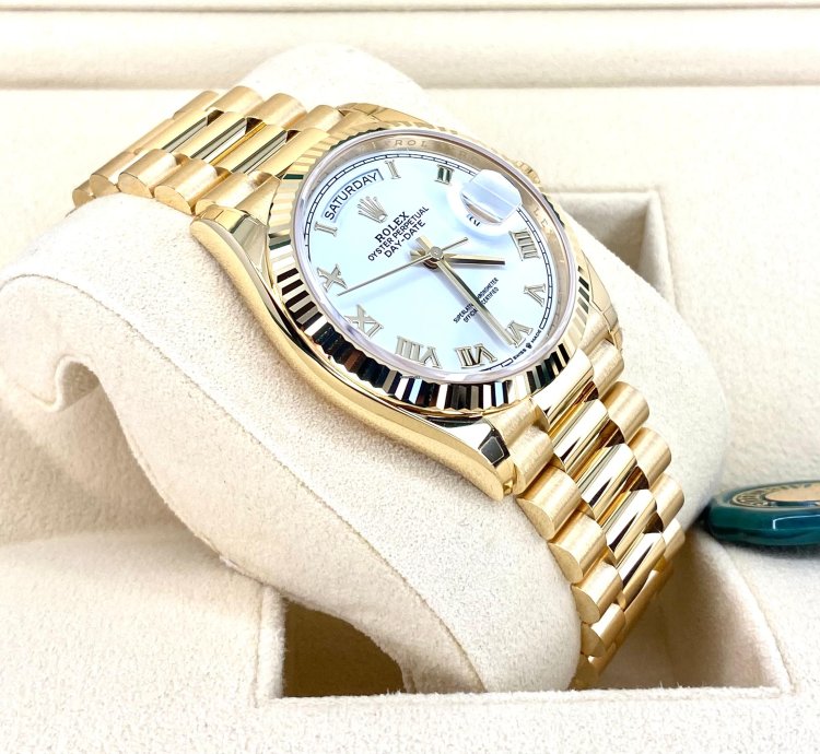 Rolex Day-date 36 36mm White Roman Dial Unworn Full Set 2023 Full Stickers 128238