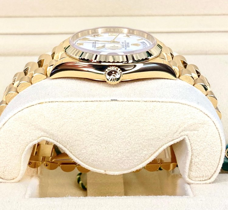 Rolex Day-date 36 36mm White Roman Dial Unworn Full Set 2023 Full Stickers 128238