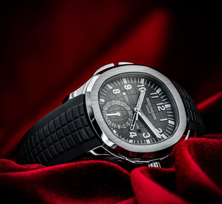 Patek Philippe Aquanaut Travel Time 5164a Steel Black Dial 40 8mm Mint Condition 5164a-001