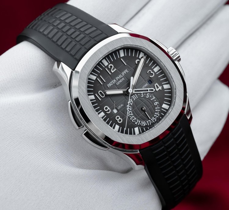 Patek Philippe Aquanaut Travel Time 5164a Steel Black Dial 40 8mm Mint Condition 5164a-001