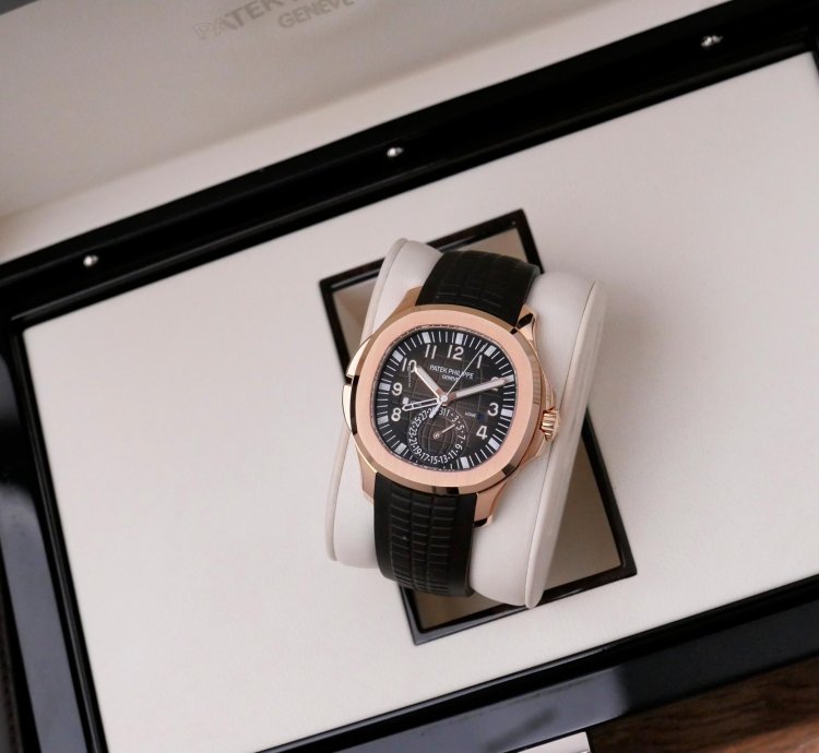 Patek Philippe Aquanaut Travel Time 5164r 2021
