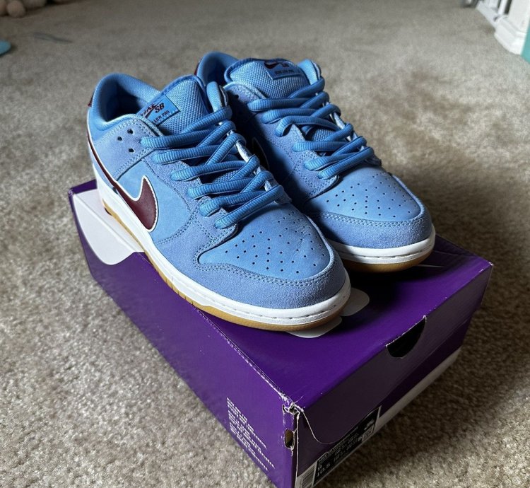 Nike Sb Dunk Low Phillies Size 9 Used