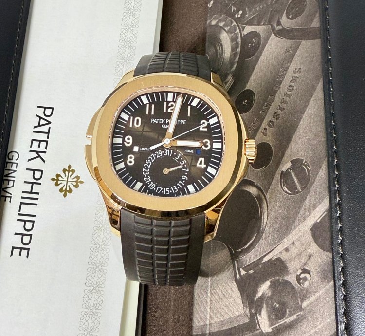 Patek Philippe Aquanaut Travel Time Aquanaut Rose Gold 18kt 5164r