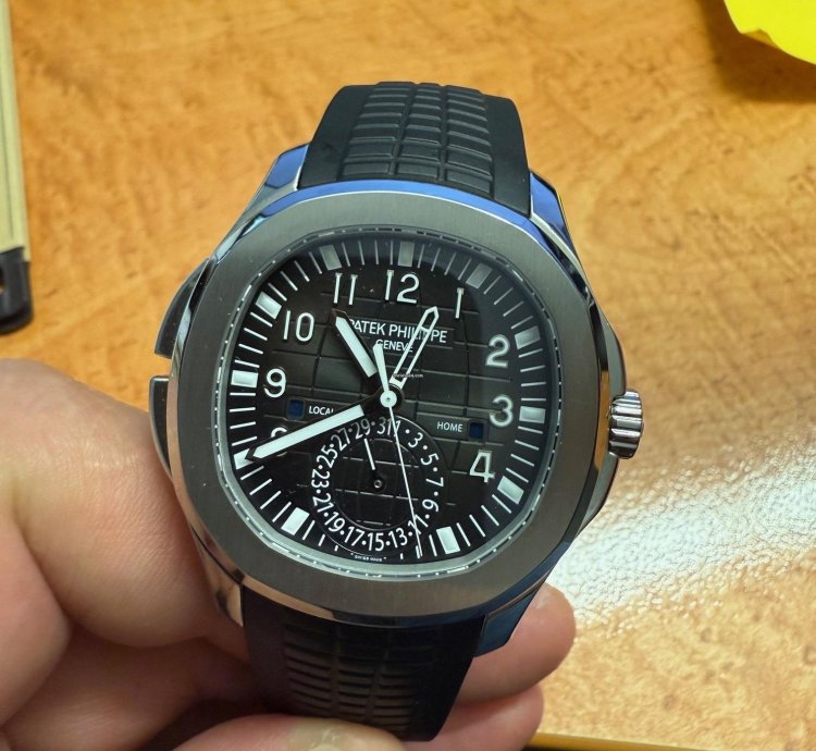 Patek Philippe Aquanaut Travel Time Box Papiere
