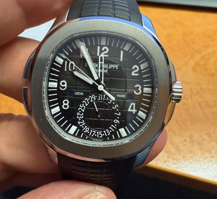 Patek Philippe Aquanaut Travel Time Box Papiere