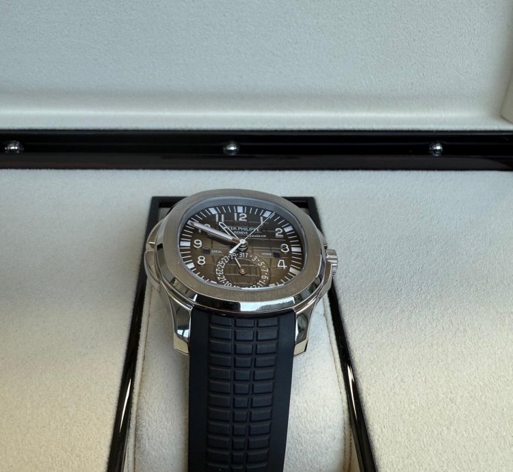 Patek Philippe Aquanaut Travel Time Box Papiere