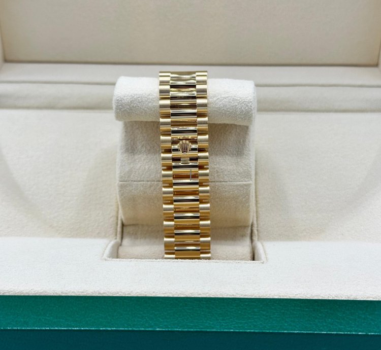 Rolex Day-date 36 Carnelian Dial Bnib 2024