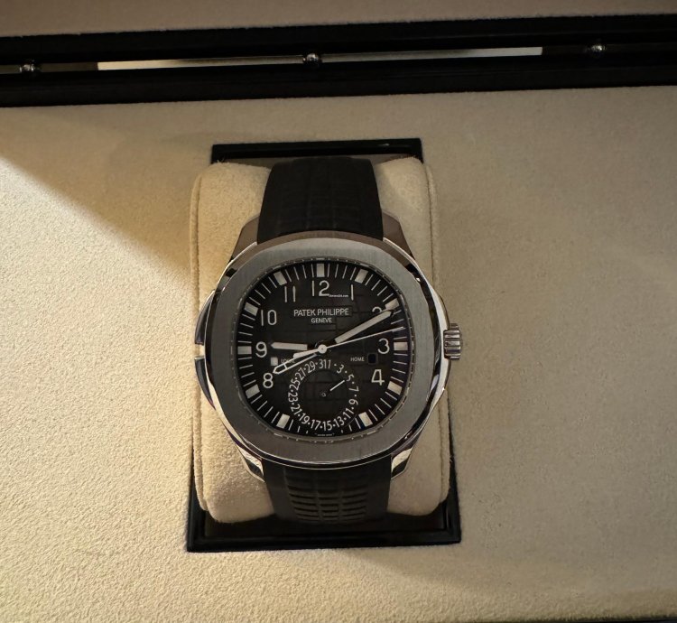 Patek Philippe Aquanaut Travel Time Full Set 2019 Very Good Condition
