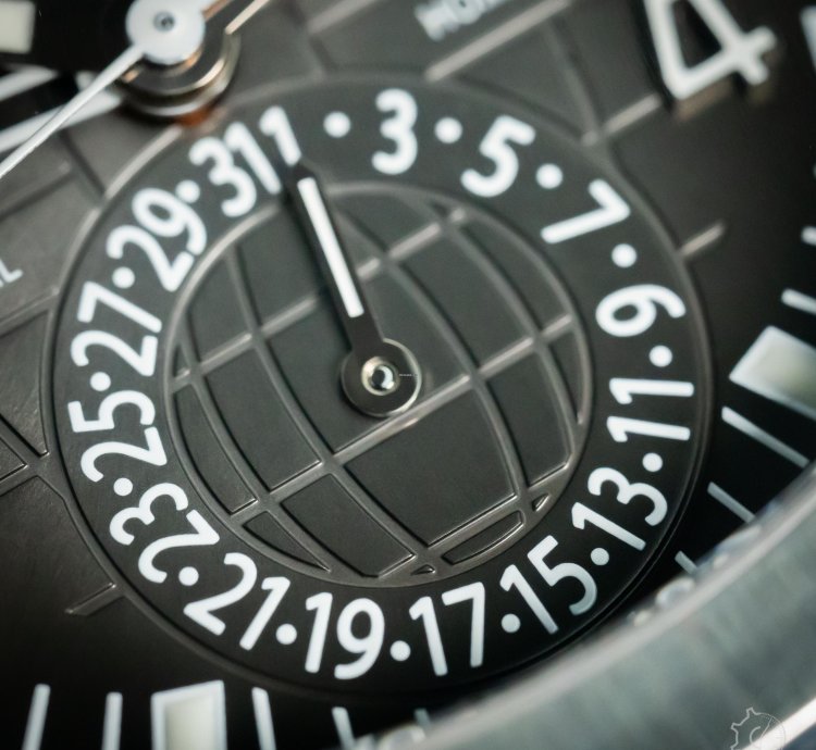Patek Philippe Aquanaut Travel Time Gmt 5164a-001 With Box