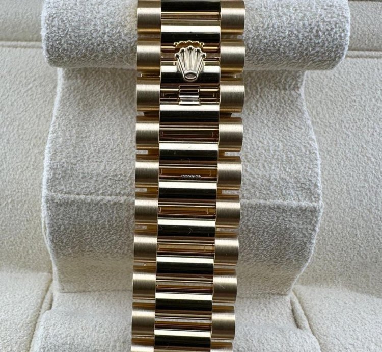 Rolex Day-date 36 Carnelian Set With Diamonds 36mm