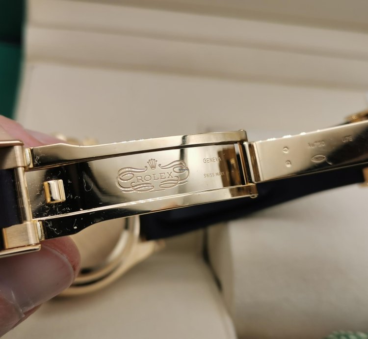 Rolex Daytona 126518ln - Gold Black Dial - 2024 Full Set - Genuine Rolex