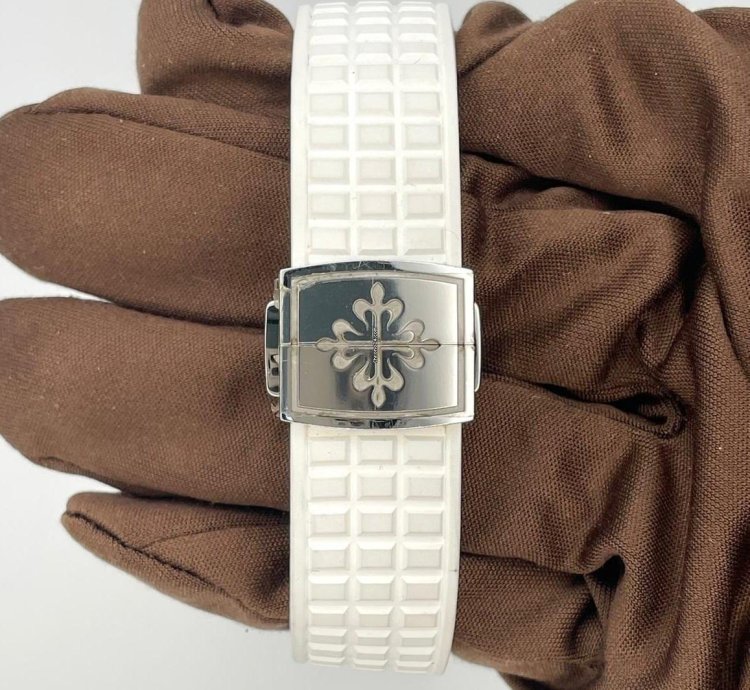 Patek Philippe Aquanaut Very Rare Steel Tiffany Signed Ladies Aquanaut 5267 200a-010