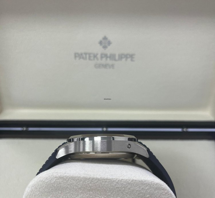 Patek Philippe Aquanaut White Gold Blue Dial 5968g-001