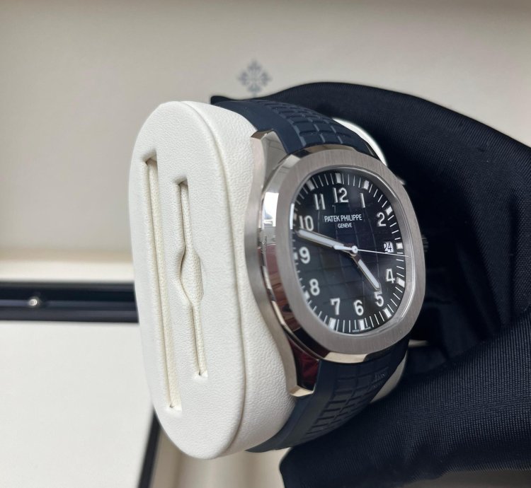 Patek Philippe Aquanaut White Gold Blue Embossed Dial 5168g-001
