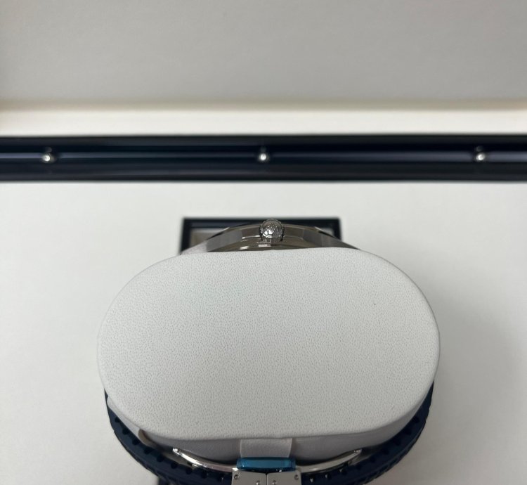Patek Philippe Aquanaut White Gold Blue Embossed Dial 5168g-001