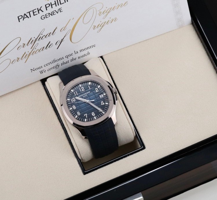 Patek Philippe Aquanaut White Gold Complete Set Mint Blue Dial 42mm - 5168g-001 5168g