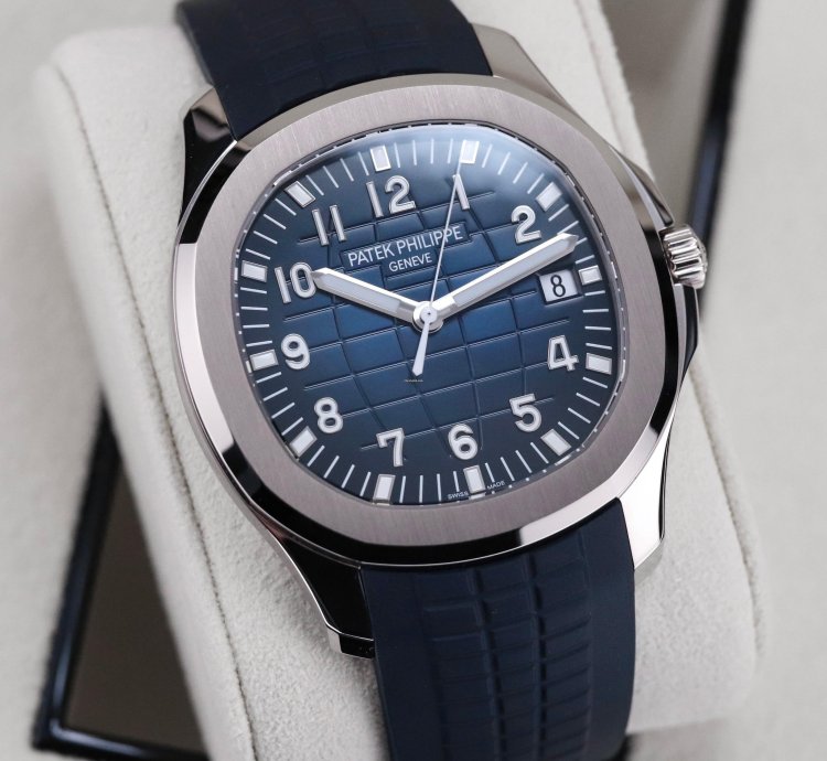 Patek Philippe Aquanaut White Gold Complete Set Mint Blue Dial 42mm - 5168g-001 5168g