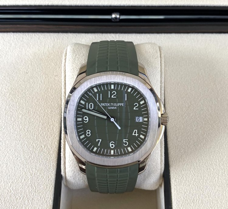 Patek Philippe Aquanaut White Gold Khaki Green 2022