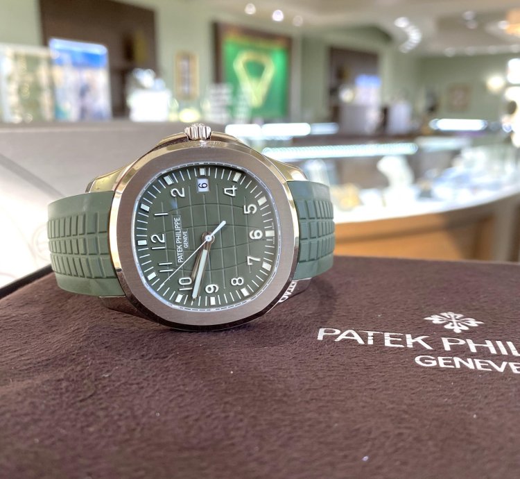 Patek Philippe Aquanaut White Gold Khaki Green 2022