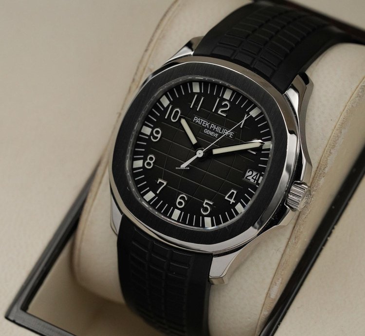 Patek Philippe Aquanaut Year 2008 - Extract Of Archive