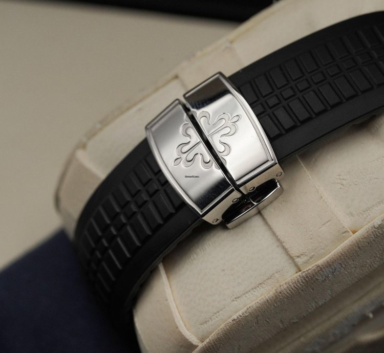 Patek Philippe Aquanaut Year 2008 - Extract Of Archive
