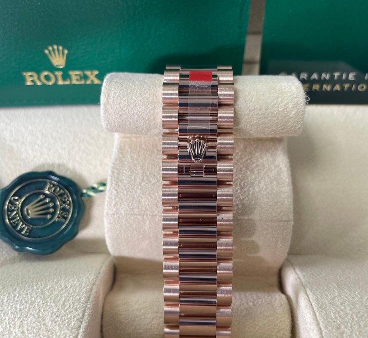 Rolex Day-date 36 Everose Gold Day-date 36 Watch - Fluted Bezel - Brown Diamond Dial 128235
