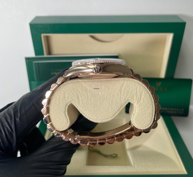 Rolex Day-date 36 Everose Gold Day-date 36 Watch - Fluted Bezel - Brown Diamond Dial 128235