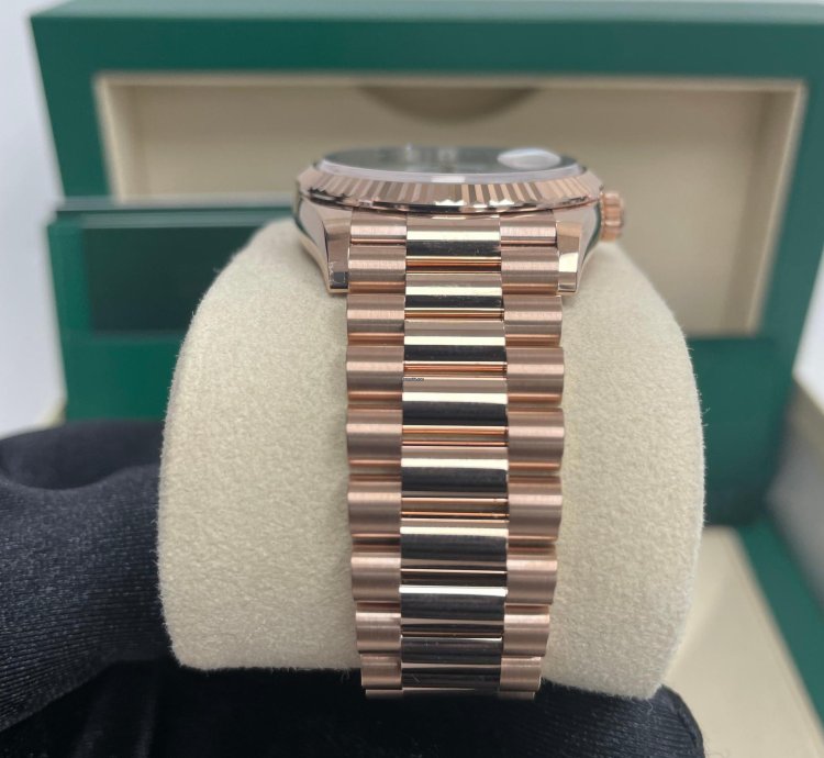 Rolex Day-date 36 Everose Gold Day-date 36 Watch-fluted Bezel-white Roman Dial - President Bracelet 128235