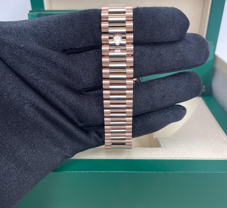 Rolex Day-date 36 Everose Gold Day-date 36 Watch-fluted Bezel-white Roman Dial - President Bracelet 128235