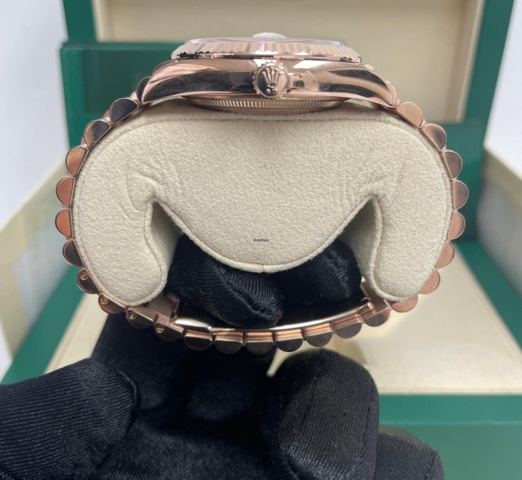 Rolex Day-date 36 Everose Gold Day-date 36 Watch-fluted Bezel-white Roman Dial - President Bracelet 128235