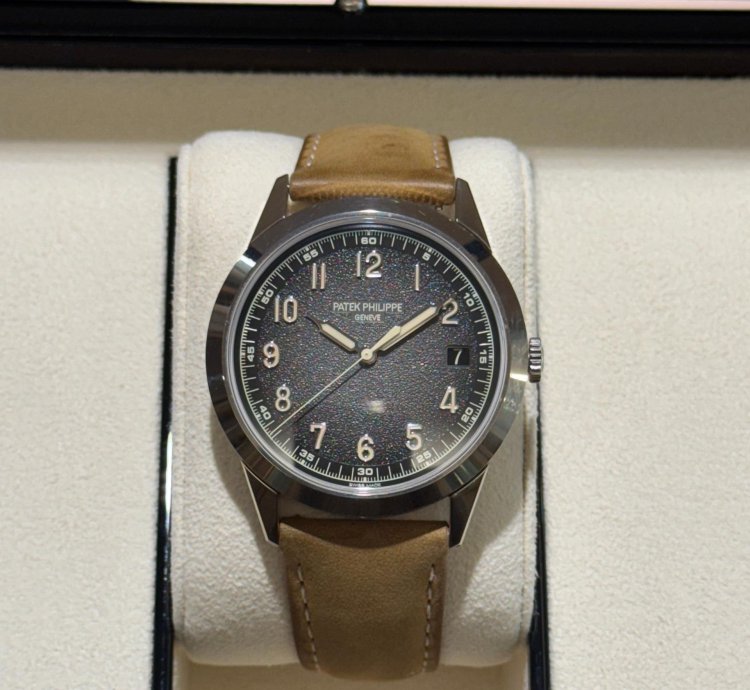 Patek Philippe Calatrava 5226g-001