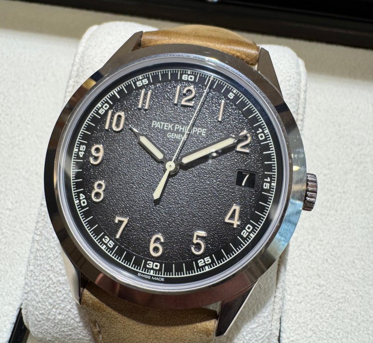 Patek Philippe Calatrava 5226g-001