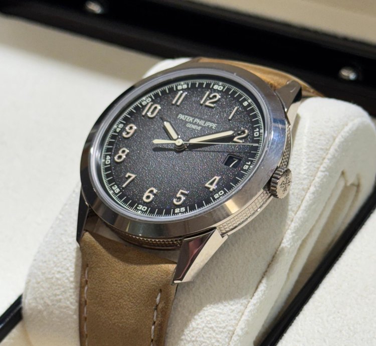Patek Philippe Calatrava 5226g-001