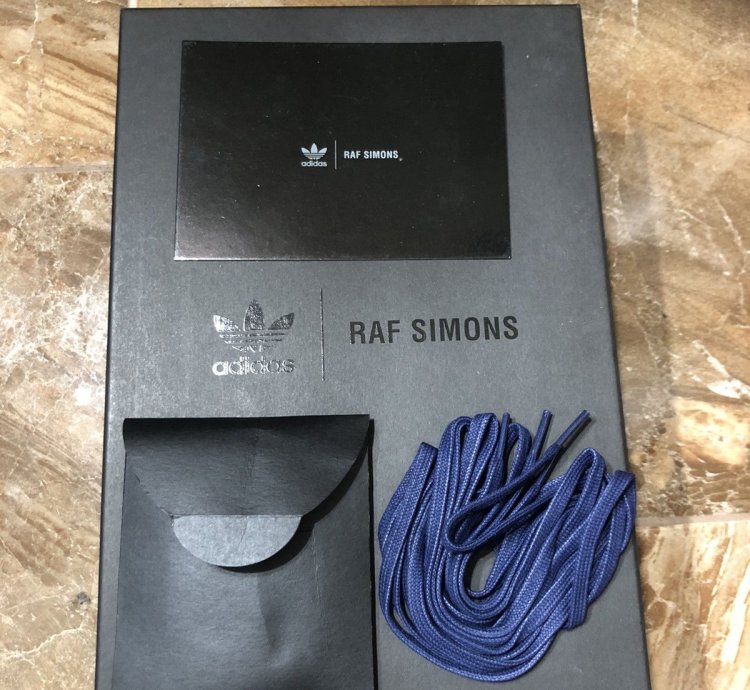 deadstock Adidas Raf Simons Ozweego