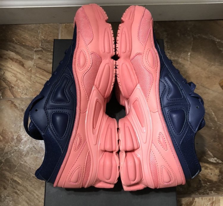 deadstock Adidas Raf Simons Ozweego