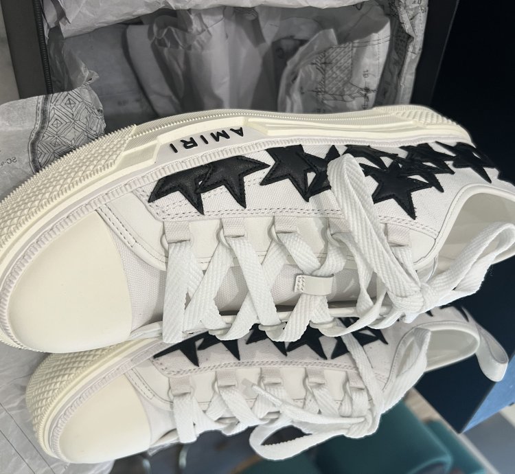 Stars Court Canvas Low-top Sneakers