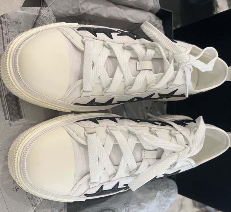 Stars Court Canvas Low-top Sneakers