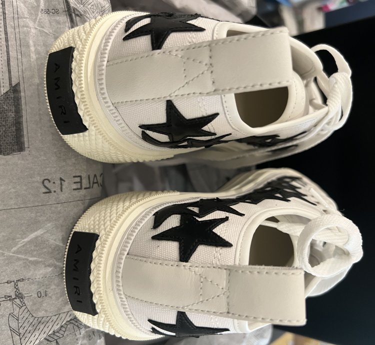 Stars Court Canvas Low-top Sneakers