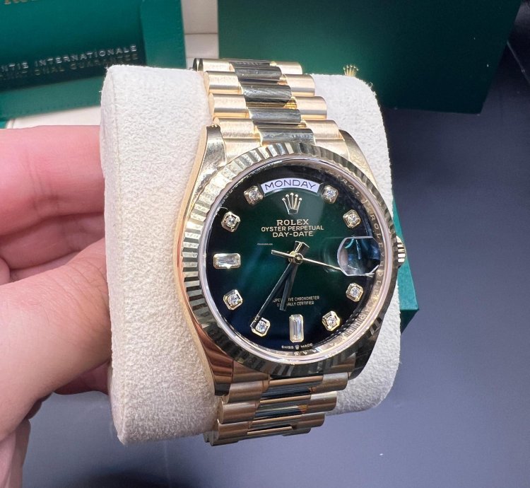 Rolex Day-date 36 Green Baguette Dial Yellow Gold 36mm