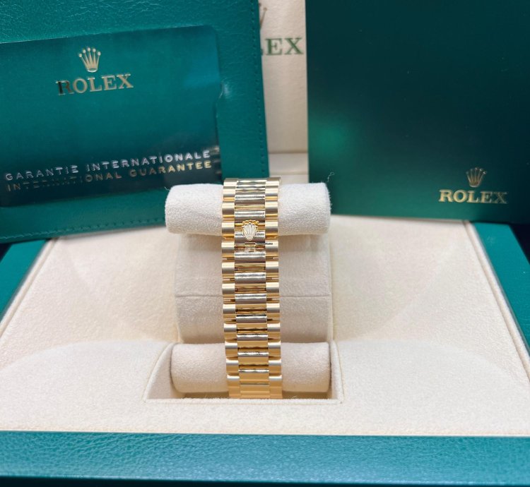 Rolex Day-date 36 Green Baguette Dial Yellow Gold 36mm