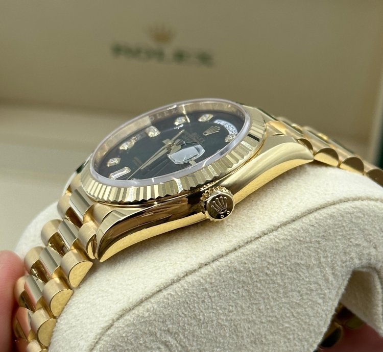 Rolex Day-date 36 Green Ombre Dial Yellow Gold President