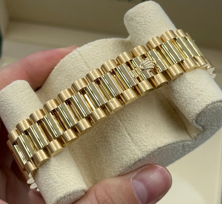 Rolex Day-date 36 Green Ombre Dial Yellow Gold President