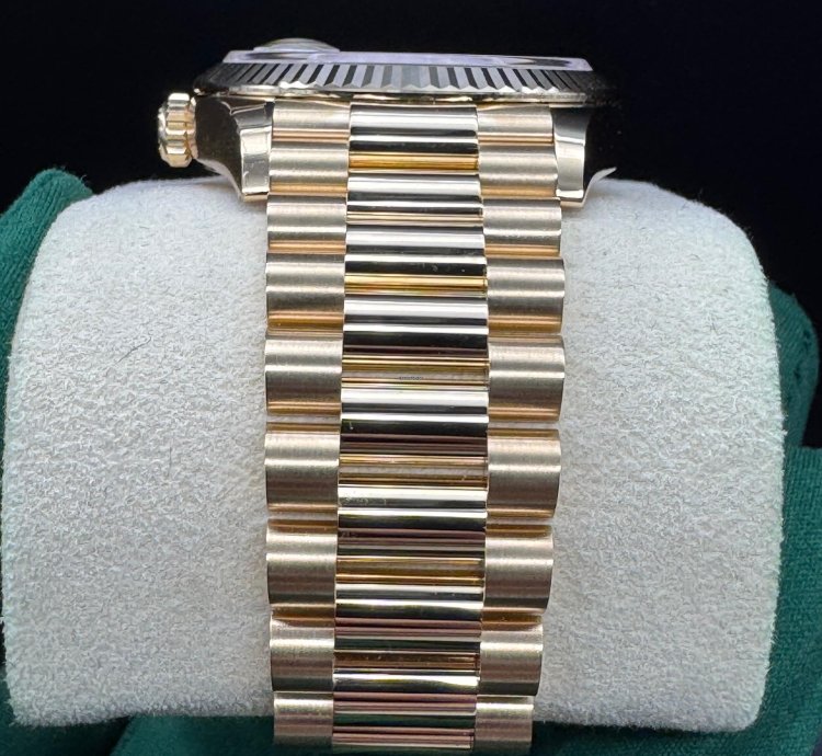Rolex Day-date 36 Green Ombre Roman Dial Unworn