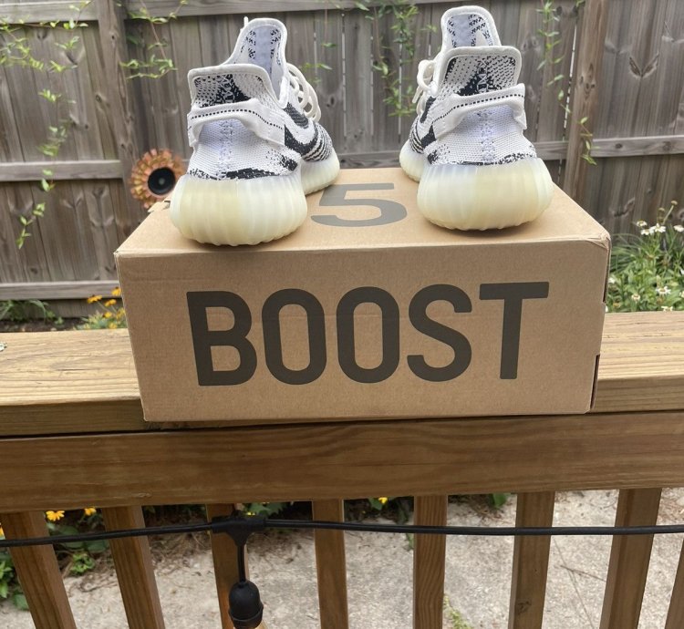 2022 Yeezy 350 Zebras