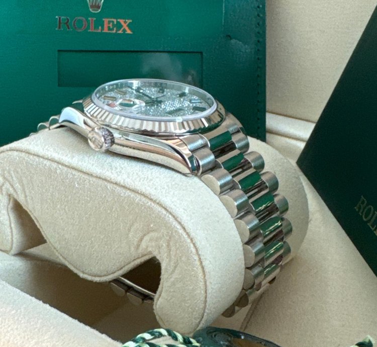 Rolex Day-date 36 Mint 2020 Day-date 36 Rainbow Crayola Pave Diamond Dial