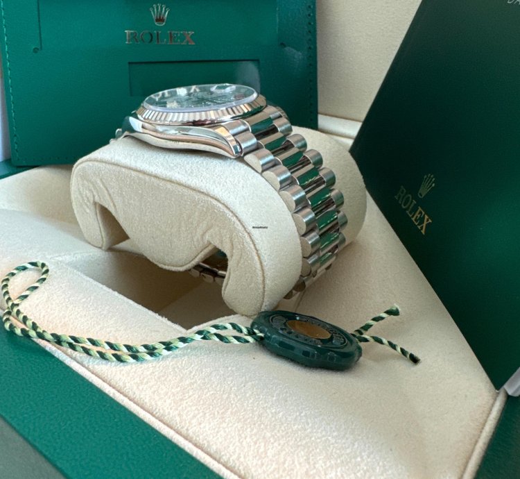 Rolex Day-date 36 Mint 2020 Day-date 36 Rainbow Crayola Pave Diamond Dial