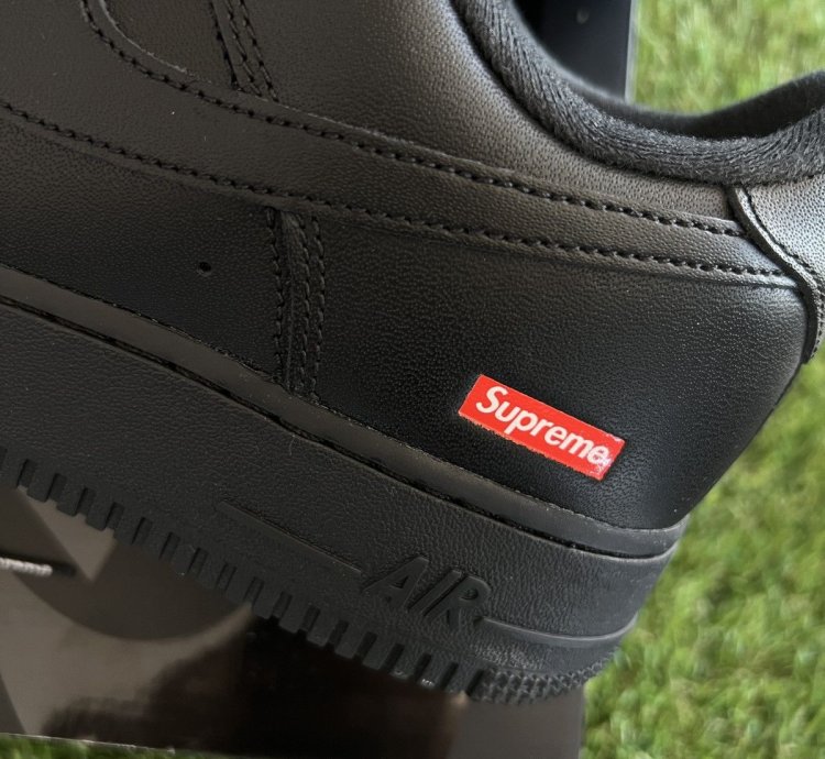 Supreme Nike Air Force 1 Black Size 10 Brand New