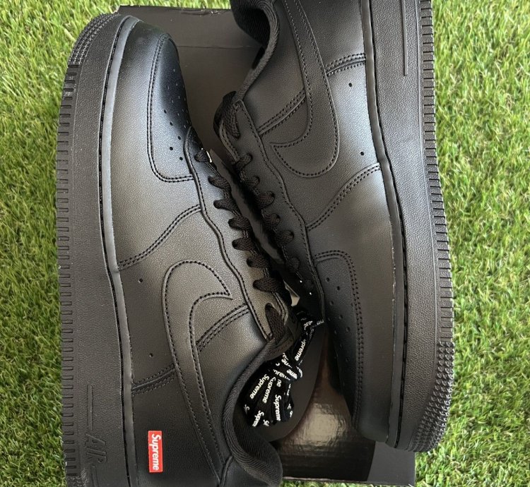 Supreme Nike Air Force 1 Black Size 10 Brand New